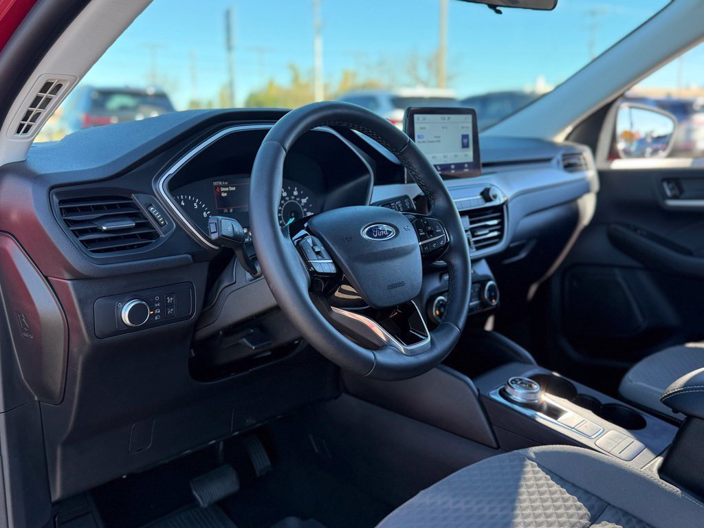 Used 2022 Ford Escape SE w/ Cold Weather Package FWD image 9