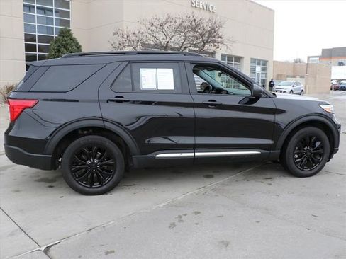 Used 2022 Ford Explorer XLT w/ Equipment Group 202A image 6