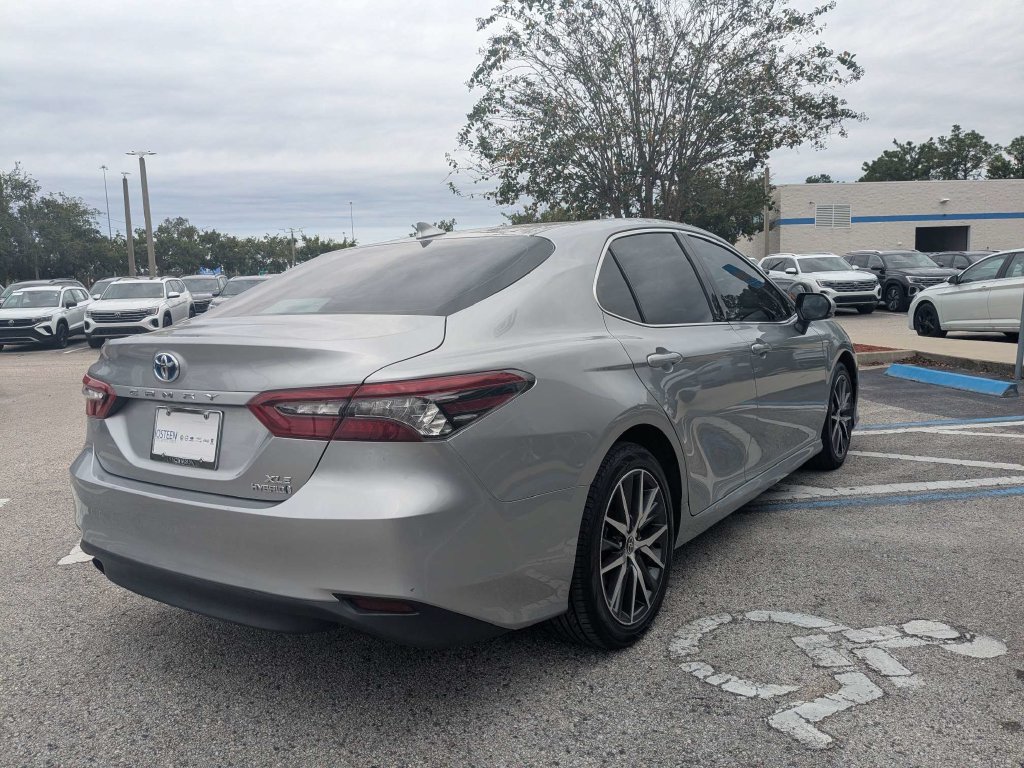 Used 2022 Toyota Camry XLE FWD image 6
