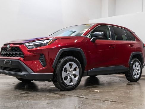 Used 2024 Toyota RAV4 LE AWD/4WD image 3