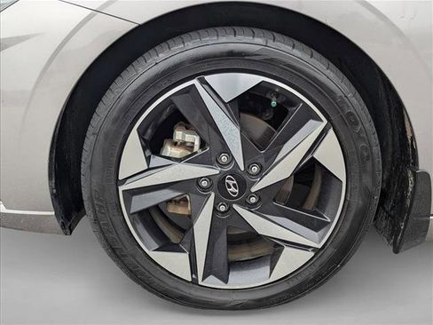 Used 2023 Hyundai Elantra Limited w/ Winter Weather Package image 9