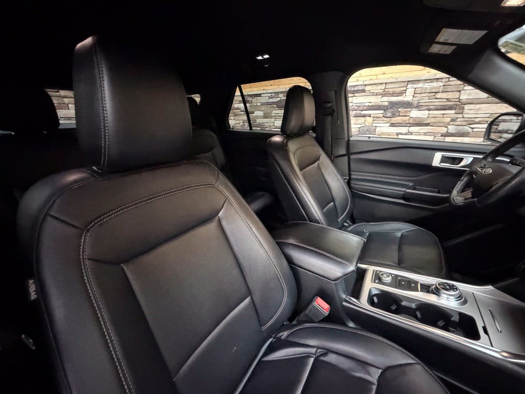 Used 2020 Ford Explorer XLT w/ Equipment Group 202A AWD/4WD image 19