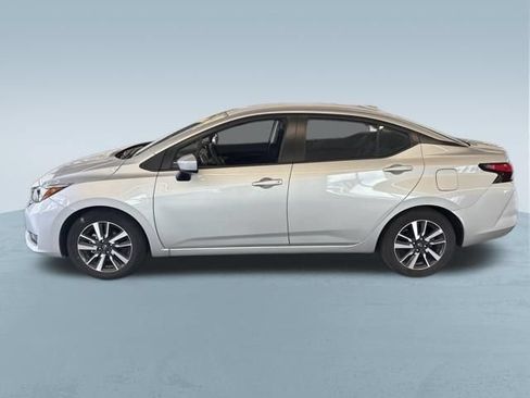 Used 2025 Nissan Versa SV FWD image 4