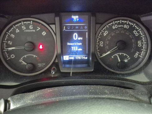 Used 2017 Toyota Tacoma TRD Sport w/ Tow Package (A/T) image 12