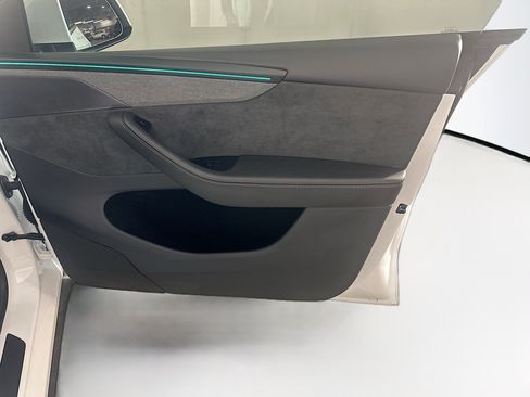 Used 2026 Tesla Model Y AWD image 30