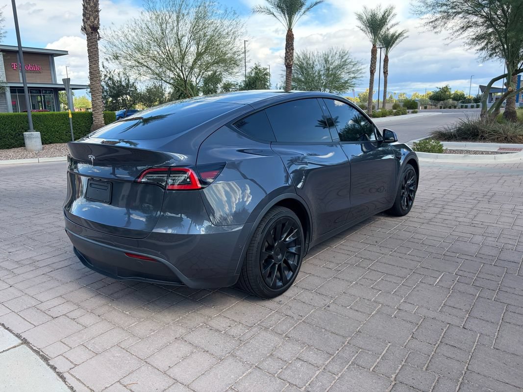 Used 2021 Tesla Model Y Long Range AWD/4WD image 3