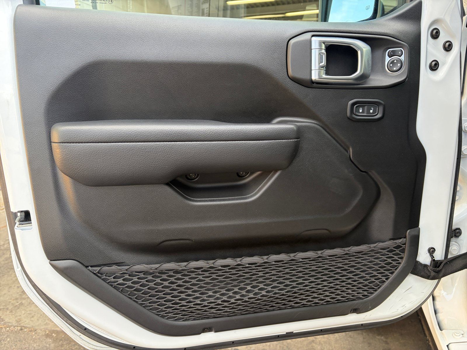 Used 2024 Jeep Wrangler Unlimited w/ Convenience Group AWD/4WD image 9