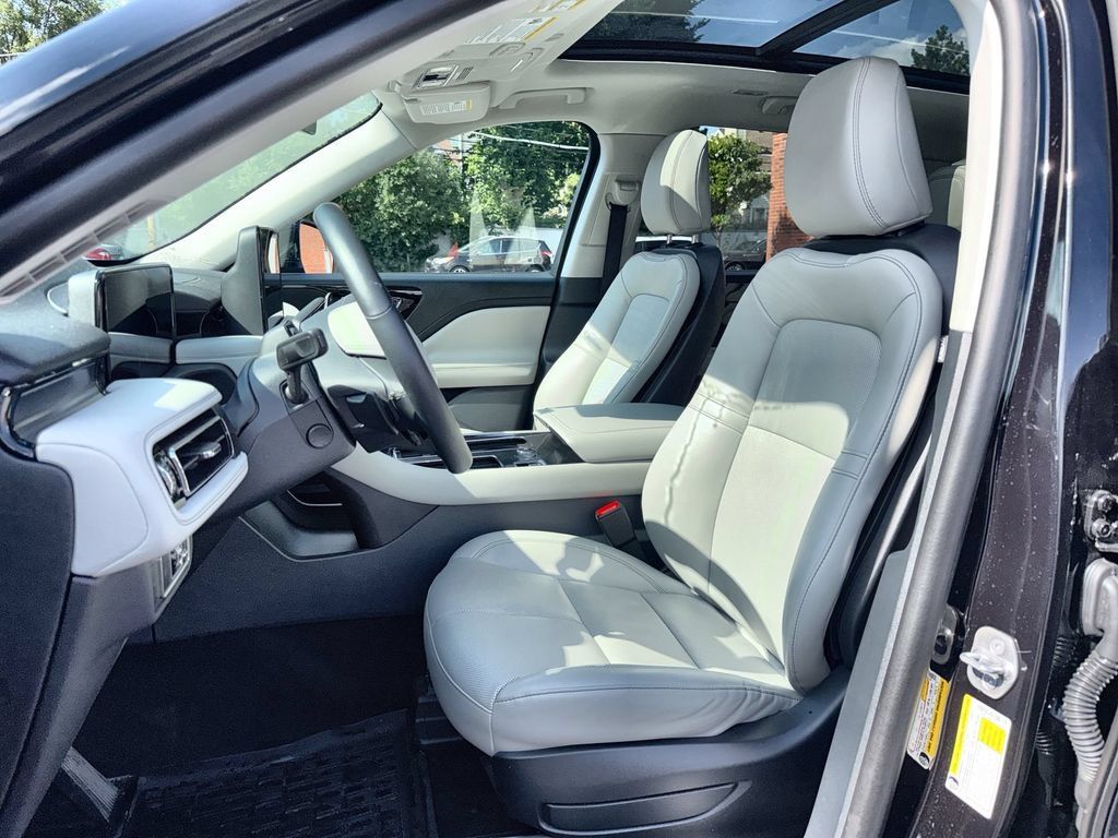 Certified 2026 Lincoln Aviator 2WD image 13