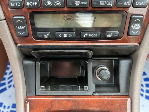 Used 2001 Toyota Avalon XLS image 51