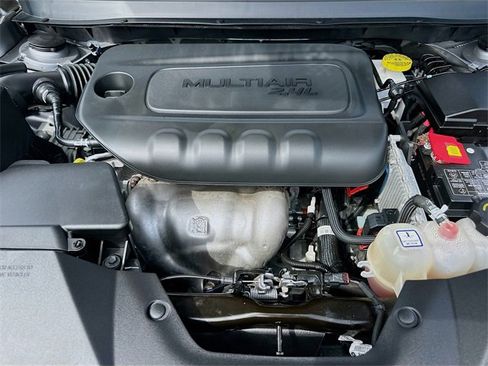 Used 2019 Jeep Cherokee Latitude w/ Cold Weather Group image 27