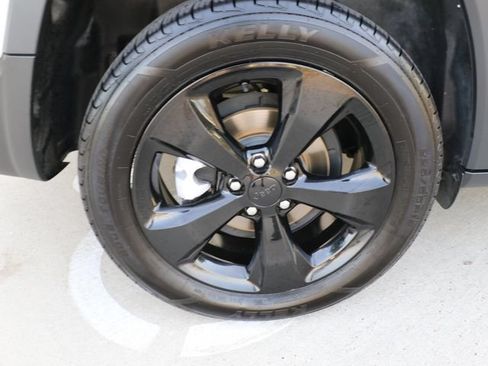 Used 2021 Jeep Cherokee Latitude Plus FWD image 8