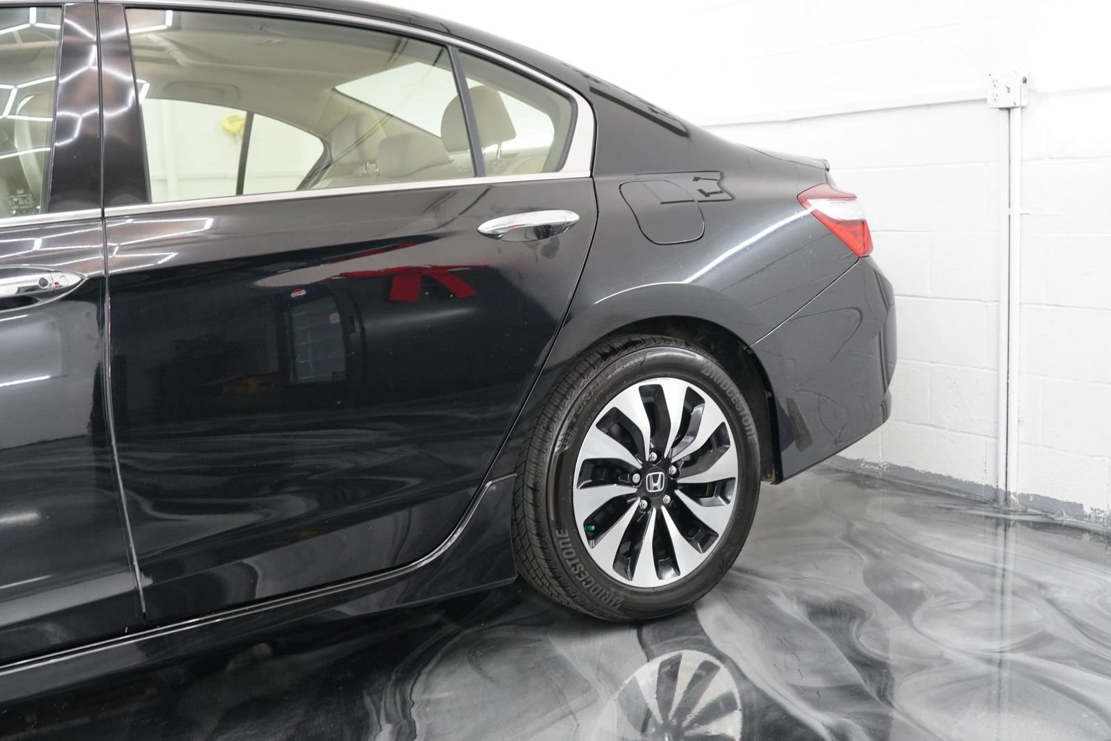 Used 2017 Honda Accord Touring image 14