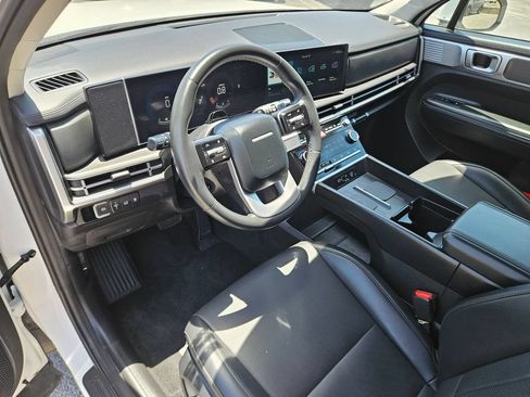 Used 2025 Hyundai Santa Fe SEL FWD image 13