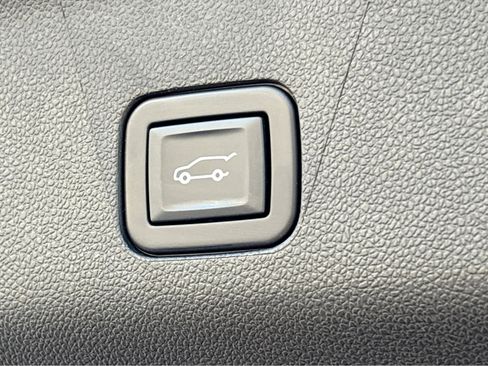 Used 2022 Chevrolet Tahoe LT w/ Luxury Package image 20