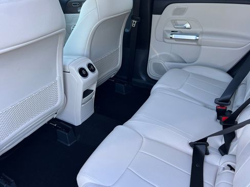 New 2025 Mercedes-Benz GLB 250 4MATIC image 4