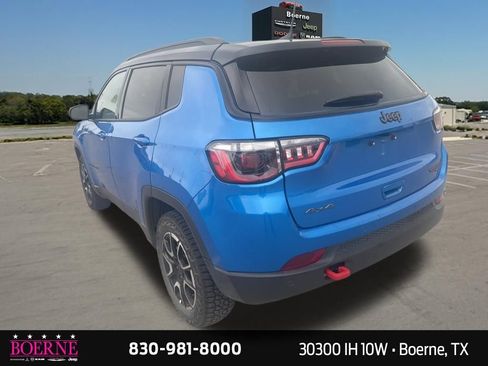 Used 2025 Jeep Compass Trailhawk image 9