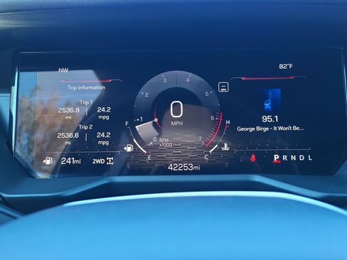 Used 2024 GMC Acadia Elevation image 18