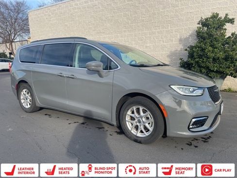 Used 2022 Chrysler Pacifica Touring-L w/ Uconnect Theater Family Group image 1