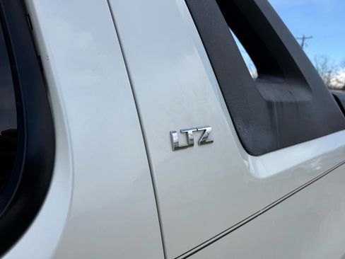 Used 2011 Chevrolet Avalanche LTZ AWD/4WD image 11