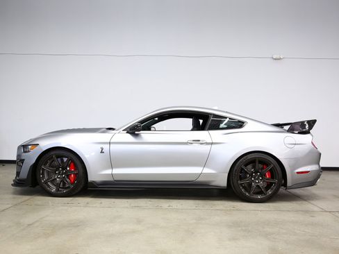 Used 2021 Ford Mustang Shelby GT500 w/ Carbon Fiber Track Pack RWD image 5