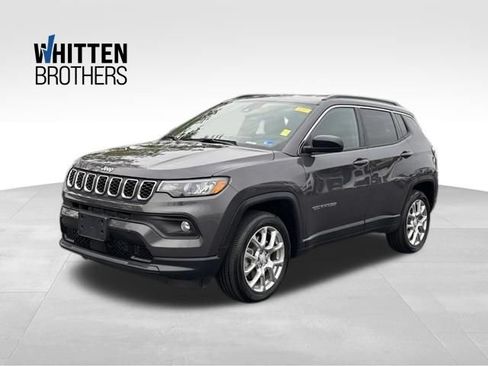 Used 2024 Jeep Compass Latitude AWD/4WD image 1