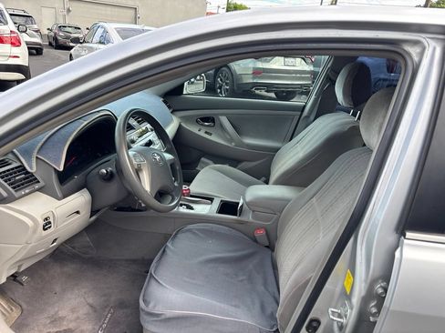 Used 2011 Toyota Camry LE FWD image 13
