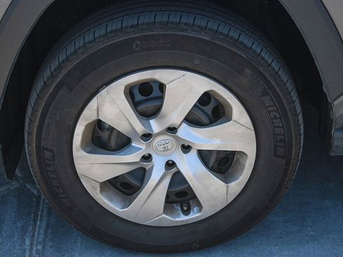 Used 2023 Toyota RAV4 LE AWD/4WD image 8