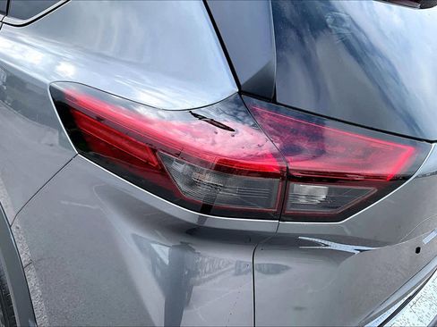 Used 2025 Nissan Rogue SV w/ SV Premium Package image 29