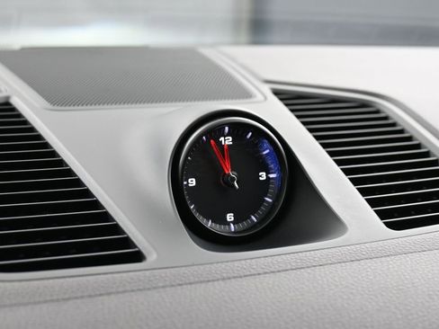 Certified 2023 Porsche Cayenne Platinum Edition image 20