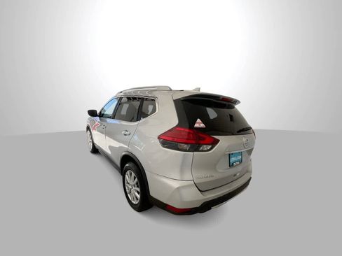 Used 2017 Nissan Rogue SV AWD/4WD image 6