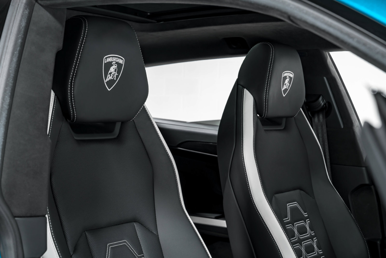 Used 2025 Lamborghini Urus SE AWD/4WD image 40