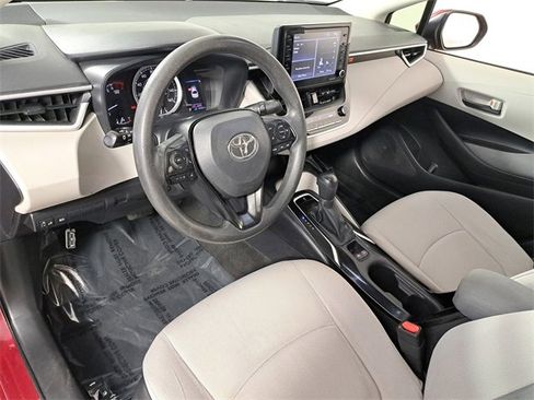 Used 2022 Toyota Corolla LE image 18