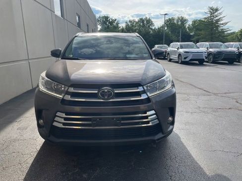 Used 2017 Toyota Highlander Limited w/ Protection Package #3 AWD/4WD image 2