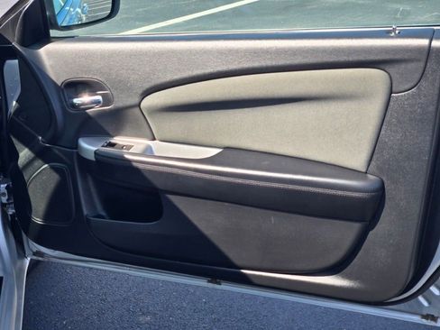 Used 2011 Chrysler 200 Touring FWD image 5