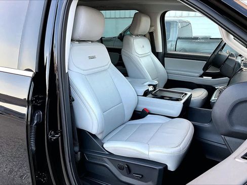 Used 2025 Ford Expedition Max Platinum image 8