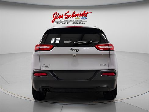Used 2017 Jeep Cherokee Latitude w/ Cold Weather Group image 5