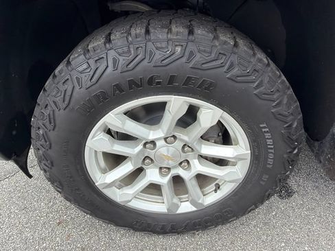 Used 2023 Chevrolet Silverado 1500 W/T w/ WT Value Package AWD/4WD image 11