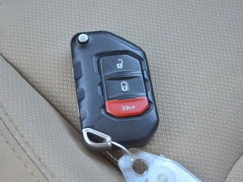 Used 2021 Jeep Gladiator Willys image 26