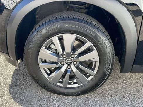 Used 2025 Nissan Pathfinder SV image 10