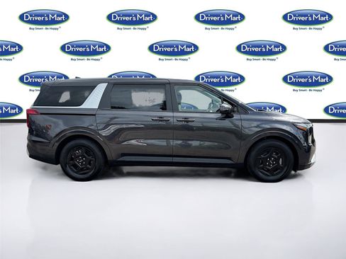 Used 2025 Kia Carnival FWD image 8