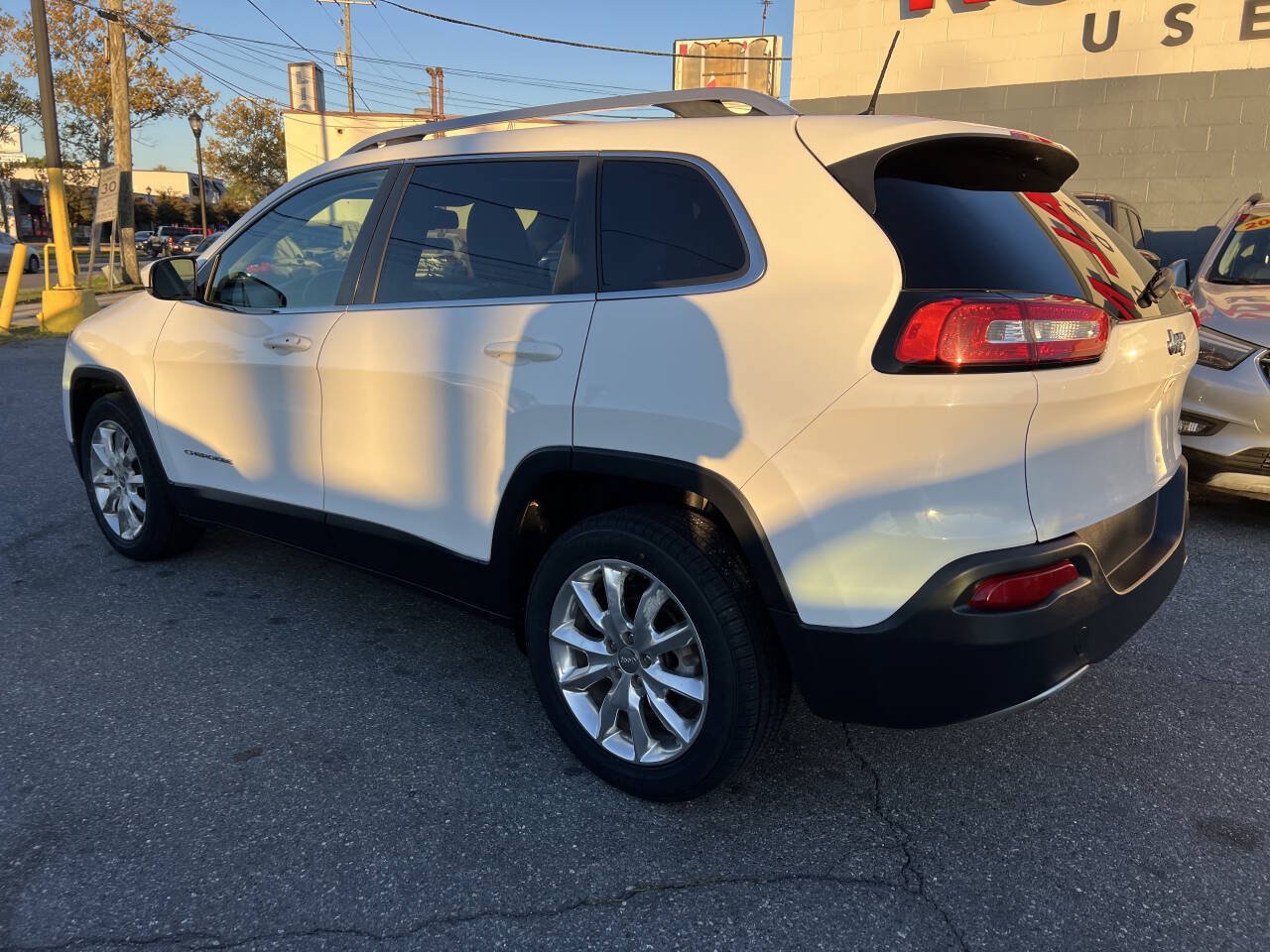 Used 2017 Jeep Cherokee Limited FWD image 6