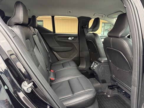 Used 2022 Volvo XC40 T5 Momentum image 13