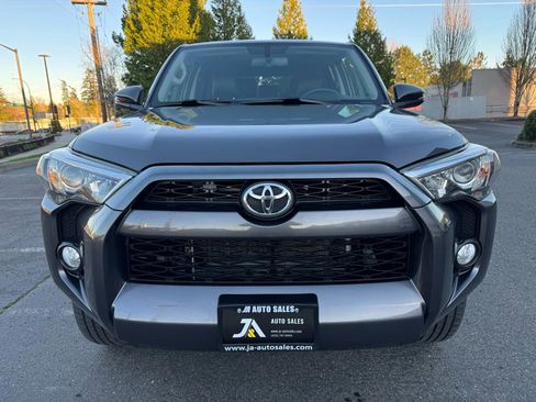 Used 2017 Toyota 4Runner SR5 Premium image 3