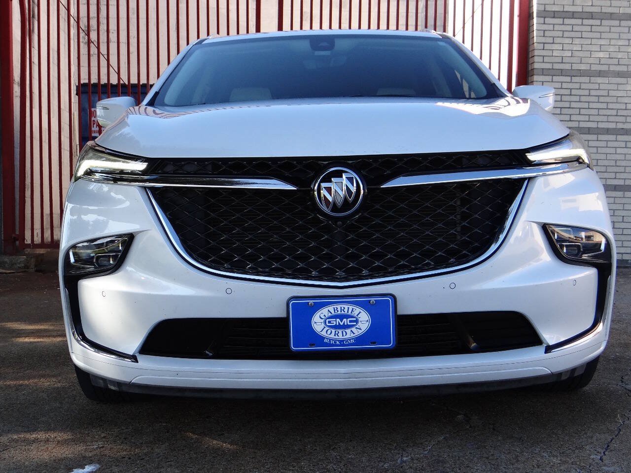 Used 2023 Buick Enclave Avenir w/ Avenir Technology Package AWD/4WD image 3
