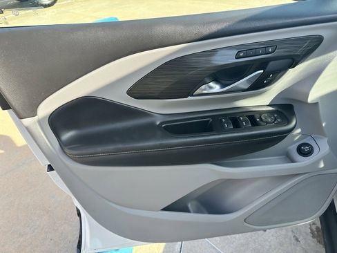 Used 2024 GMC Terrain SLT image 6