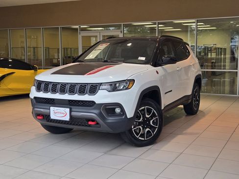 Used 2024 Jeep Compass Trailhawk AWD/4WD image 1