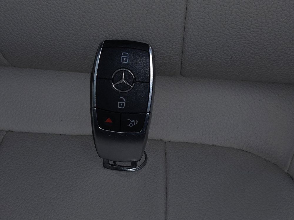 Used 2021 Mercedes-Benz GLB 250 w/ Premium Package image 32