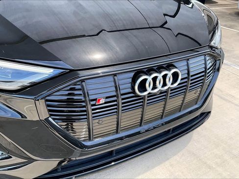 Used 2023 Audi e-tron S Prestige w/ Prestige Package AWD/4WD image 28