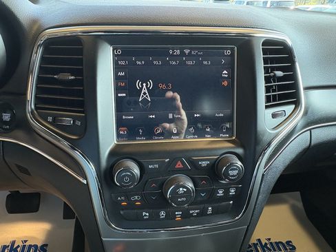 Used 2018 Jeep Grand Cherokee Limited AWD/4WD image 16
