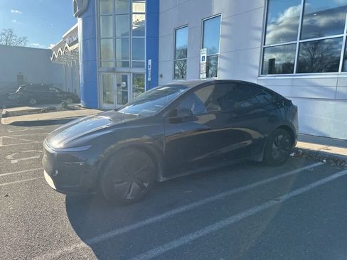 Used 2026 Tesla Model Y Long Range image 4